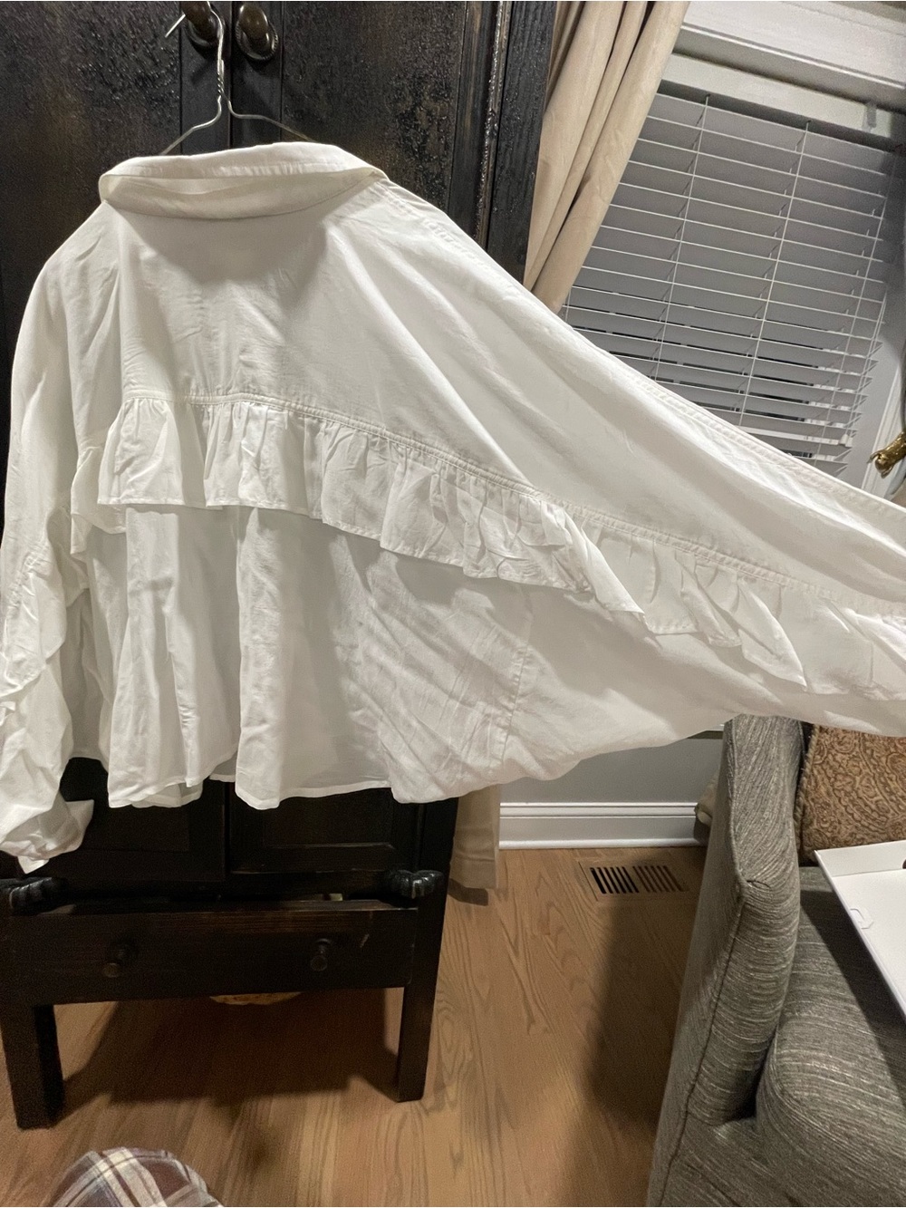 Oversized White Button-Up Shirt - Picture 5 of 7